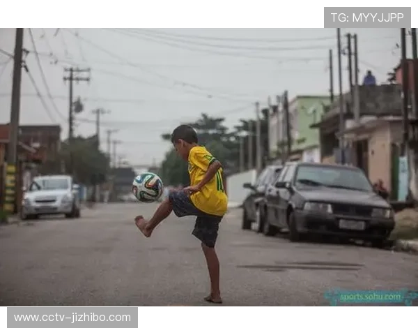 欧冠奖杯巡展至肯尼亚，贫民窟少年街头足球纪录片首映